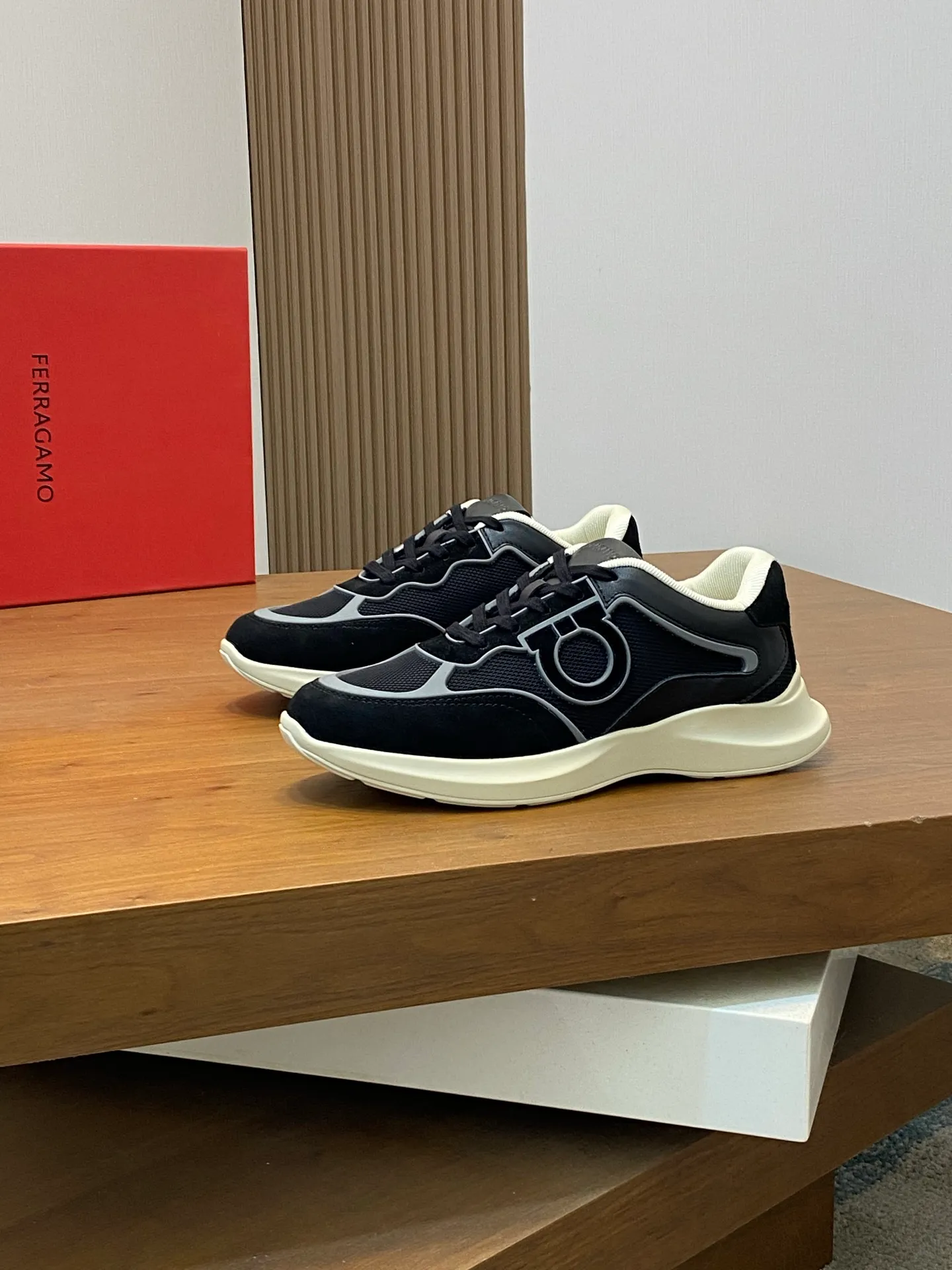 Men's men's shoes 💰700 [Ferragamo] Ferragamo - High-end quality original order - Upper: original cow suede leather with breathable mesh, brand logo sewn on the shoe body - Lining: brand canvas, foot pads; water-dyed cowhide - Outsole: rubber outsole - Super high quality control·Fine workmanship: Prominent (high-end·luxury·grade) Size: 38-44 (38 45, can be customized)